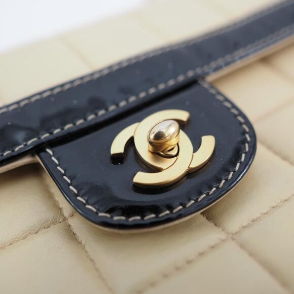 Authentic CHANEL CC Lambskin Patent Chocolate Bar Flap Bag Chain Beige Black - Picture 8 of 14